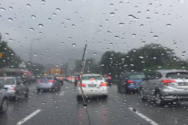 Dirigindo na chuva intensa